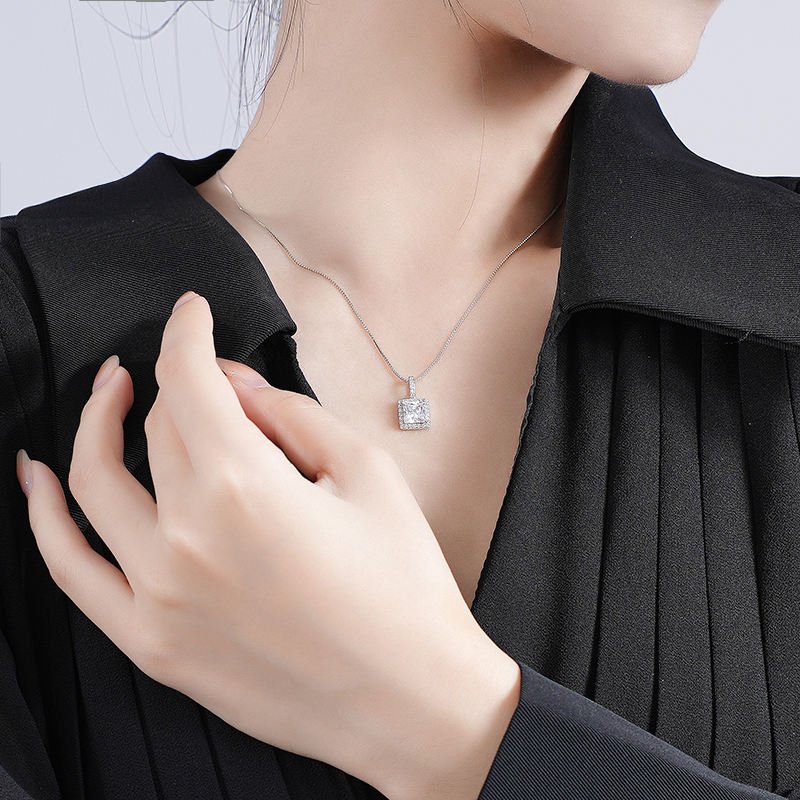 Silver Plated White Gold Princess Square Shaped Collier – Image 2