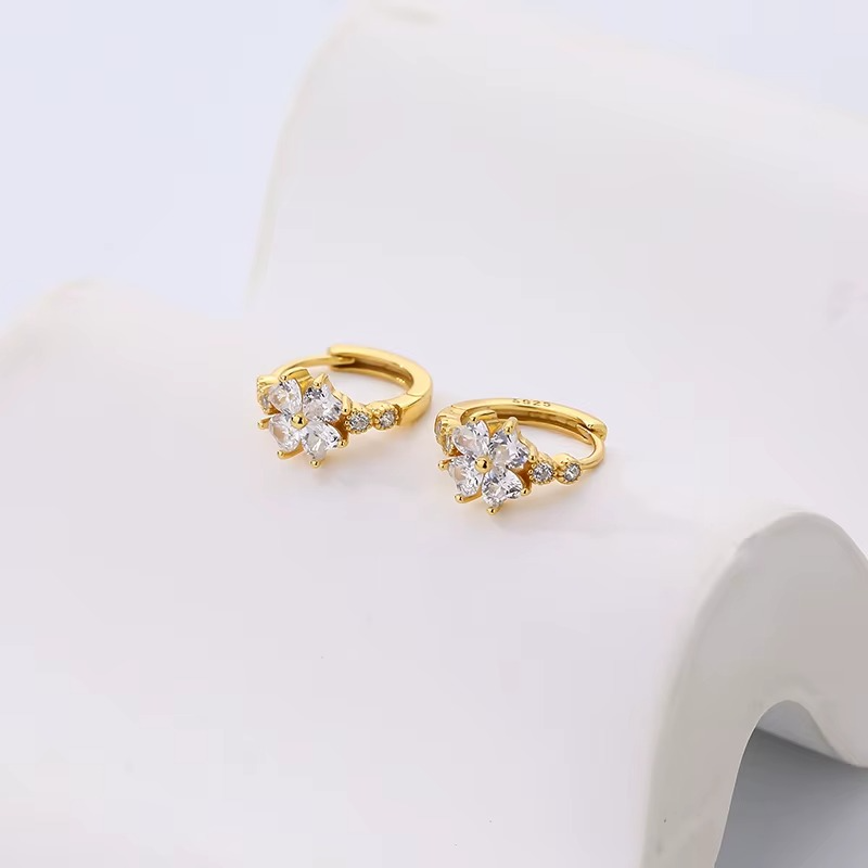 Boucles d'oreilles en forme de trèfle à quatre feuilles pour femme, argent sterling S925, élégantes, style forêt, fraîches et simples, serties de zircon micro-incrusté – Image 3