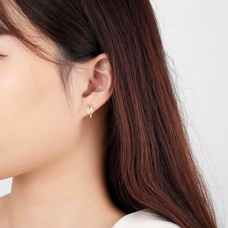 Boucles d'oreilles en forme de trèfle à quatre feuilles pour femme, argent sterling S925, élégantes, style forêt, fraîches et simples, serties de zircon micro-incrusté – Image 4